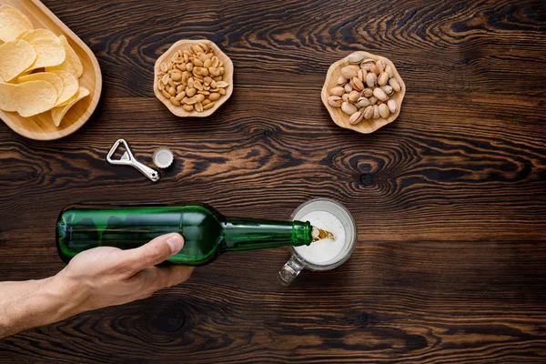 Beer glass with bottle cap and bottle — Stock Photo, Image