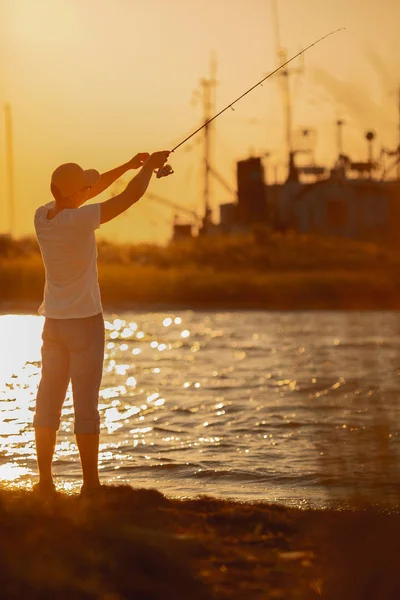 Young man fishing at sea — Stock Photo, Image