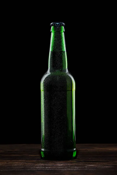 Bottiglia di vetro bagnato di birra — Foto Stock