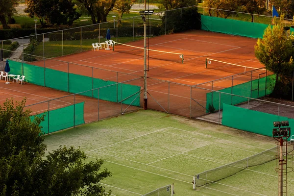 Odkryty kort tenisowy ze nikt nie — Zdjęcie stockowe