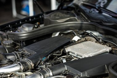 Araba motor parçaları.