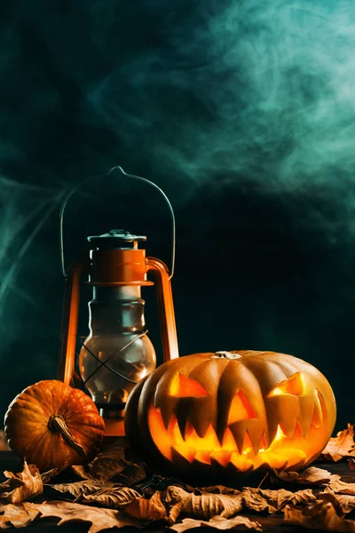Halloween pumpkins in scary deep night — Stock Photo, Image