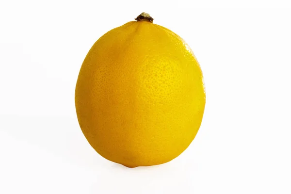 Лимонные фрукты, изолированные на белом — стоковое фото