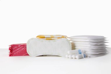 Adet öncesi hijyenik pamuk ve tampon.
