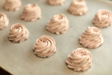 Tatlı krema pişirmeye hazır.