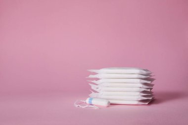 Adet öncesi hijyenik pamuklar, tamponlar.