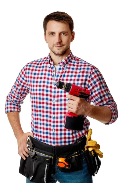 Εργάτης κρατώντας ασύρματο κατσαβίδι. τεχνίτης που φοράει ζώνη εργαλείων — Φωτογραφία Αρχείου