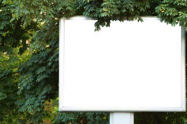 Sokakta boş ilan panosu