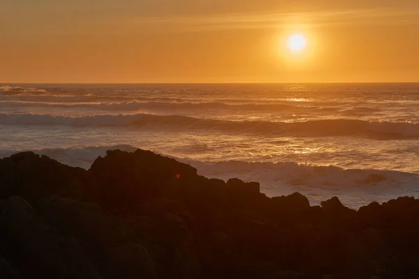 Atemberaubender Sonnenuntergang Warmen Farben Strand Von Liencres Cantrabria Spanien — Stockfoto