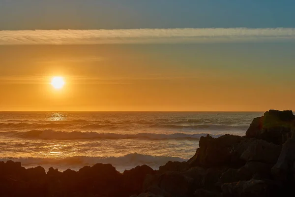 Pôr Sol Deslumbrante Cores Quentes Praia Liencres Cantrabria Espanha — Fotografia de Stock