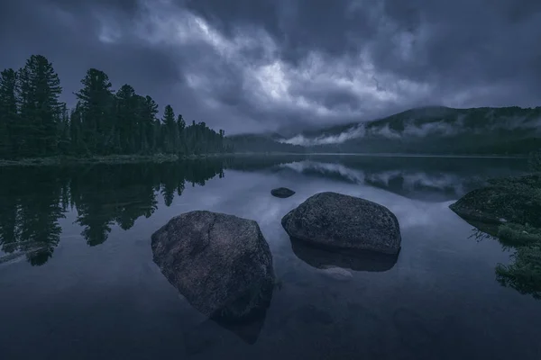 Una Noche Nublada Lago Svetloye Ergaki Rusia — Foto de Stock