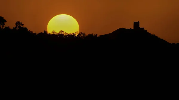 Aldeia Pôr Sol Com Sol Por Trás — Fotografia de Stock