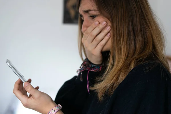 Photo Young Attractive Girl Black Jumper Covering Her Mouth Worried — Stock Photo, Image