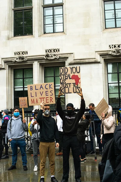 ロンドン 2020年6月4日 ブラックライフの人々のグループ反人種主義の兆候で問題の抗議 — ストック写真