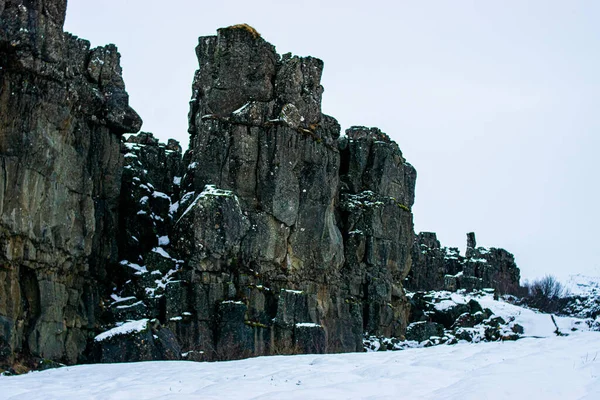 Foto Uma Paisagem Nevada Durante Inverno Islândia — Fotografia de Stock