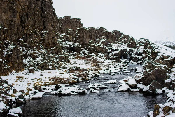 Foto Uma Paisagem Nevada Durante Inverno Islândia — Fotografia de Stock