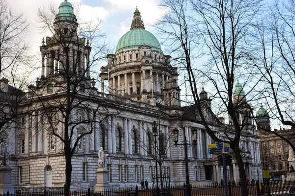 Foto Van Het Stadhuis Van Belfast Tijdens Een Zonnige Dag — Stockfoto