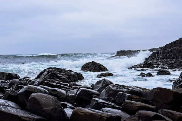 Foto Van Rotsen Het Strand Tijdens Winter Giants Causeway Belfast — Stockfoto