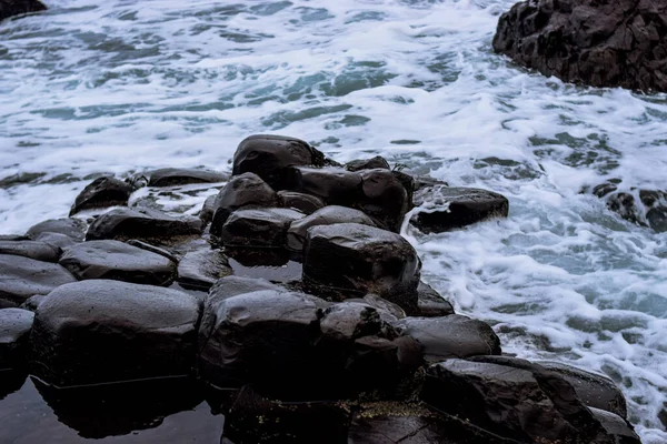 Foto Van Rotsen Het Strand Tijdens Winter Giants Causeway Belfast — Stockfoto