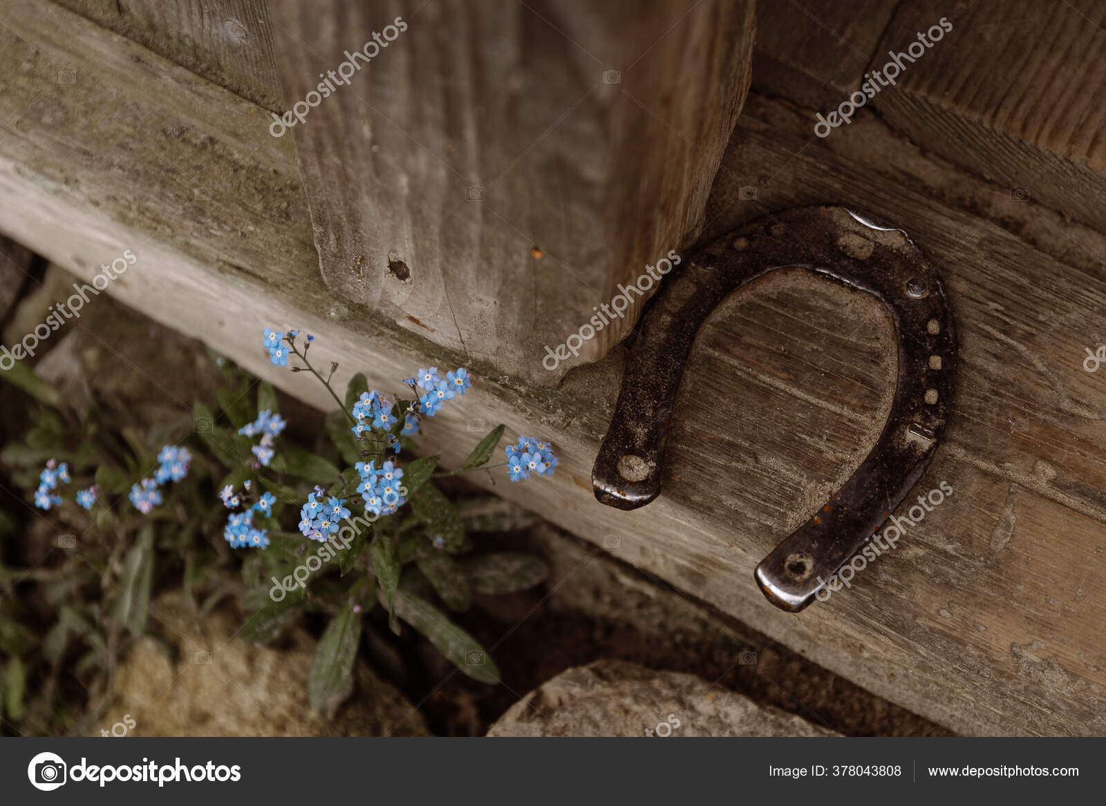 https://st4.depositphotos.com/35163778/37804/i/1600/depositphotos_378043808-stock-photo-old-metal-horseshoe-wooden-porch.jpg