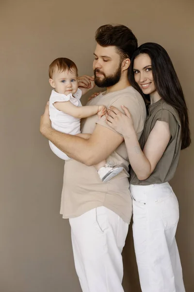 Happy Family Three Hugging Posing Beige Background Studio 타임스 — 스톡 사진