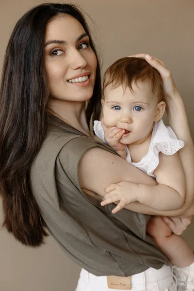 Mother Baby Kissing Hugging Background Isolated Studio Happy Family — Stock Photo, Image