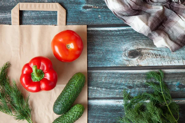 Bolsa Papel Ecológico Verduras Sobre Fondo Madera Oscura Pimienta Búlgara — Foto de Stock