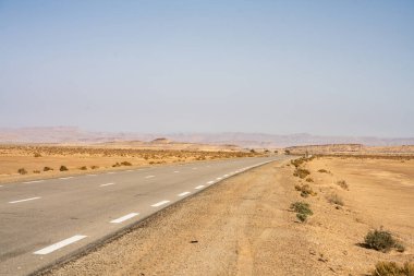 Tunus 'taki tuz gölü çölünün bir parçası, chott el jerid