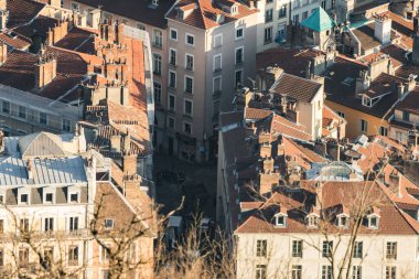 Tepeden grenoble görünümü ve ayrıntıları.