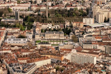 Tepeden grenoble görünümü ve ayrıntıları.