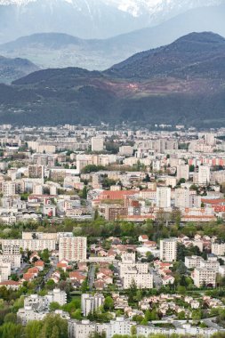 Tepeden Grenoble görünümü