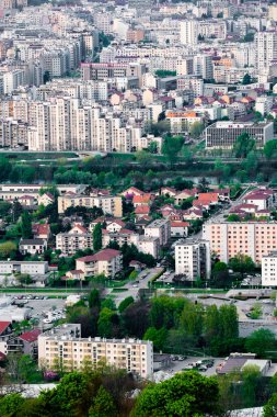 Tepeden Grenoble görünümü