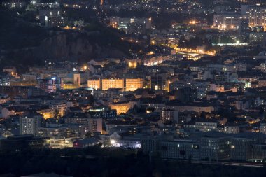 Tepeden grenoble 'un gece manzarası