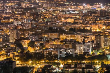 Tepeden grenoble 'un gece manzarası