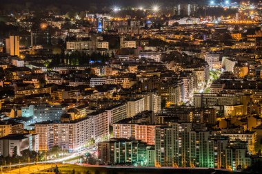 Tepeden grenoble 'un gece manzarası