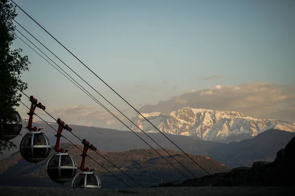 Fransa 'nın Grenoble kentindeki La Bastille tepesinden inen kablo araba.