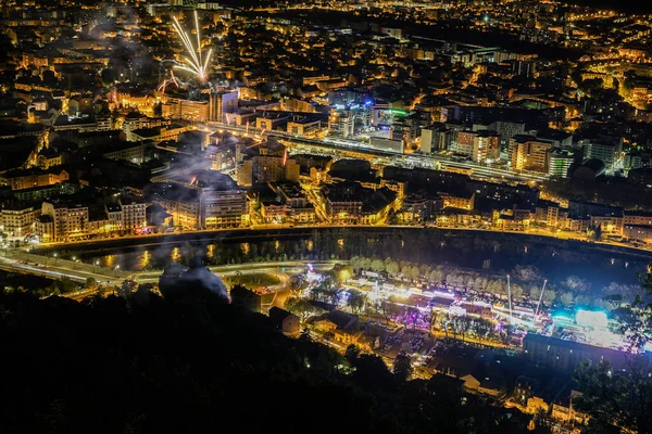 Grenoble Bastille Den Havai Fişeklerle Çevrili Gece Manzarası — Stok fotoğraf