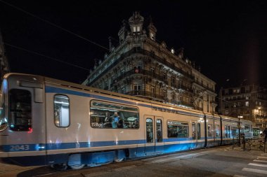 Grenoble 'da gece tramvay