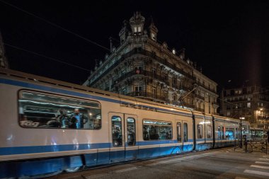 Grenoble 'da gece tramvay