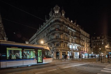 Grenoble 'da gece tramvay