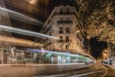 Grenoble 'da gece tramvay