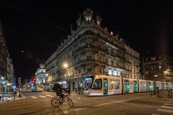 Villamos Grenoble Ban Éjjel — Stock Fotó