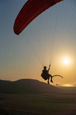 Tunisia 'da yamaç paraşütü... Kaptan Angela