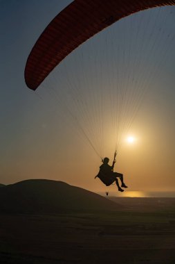 Tunisia 'da yamaç paraşütü... Kaptan Angela
