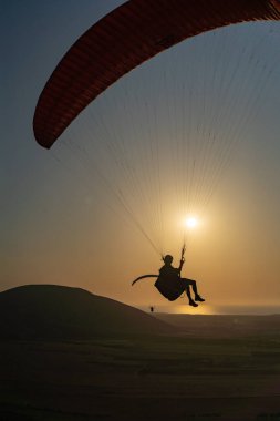 Tunisia 'da yamaç paraşütü... Kaptan Angela