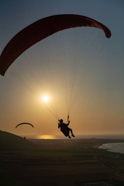 Tunisia 'da yamaç paraşütü... Kaptan Angela