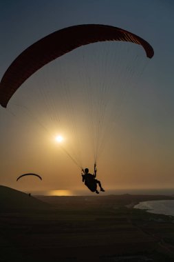 Tunisia 'da yamaç paraşütü... Kaptan Angela