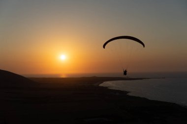 Tunisia 'da yamaç paraşütü... Kaptan Angela