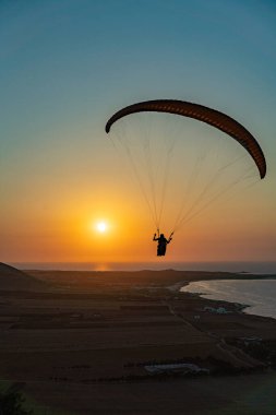 Tunisia 'da yamaç paraşütü... Kaptan Angela
