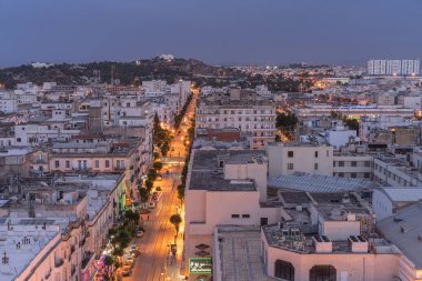  Tunus 'un geceleri kuş gözü manzarası Tunus' un başkenti ve en büyük şehridir. 